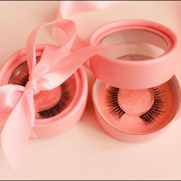 Faux wispy lashes - Picture 1 of 4